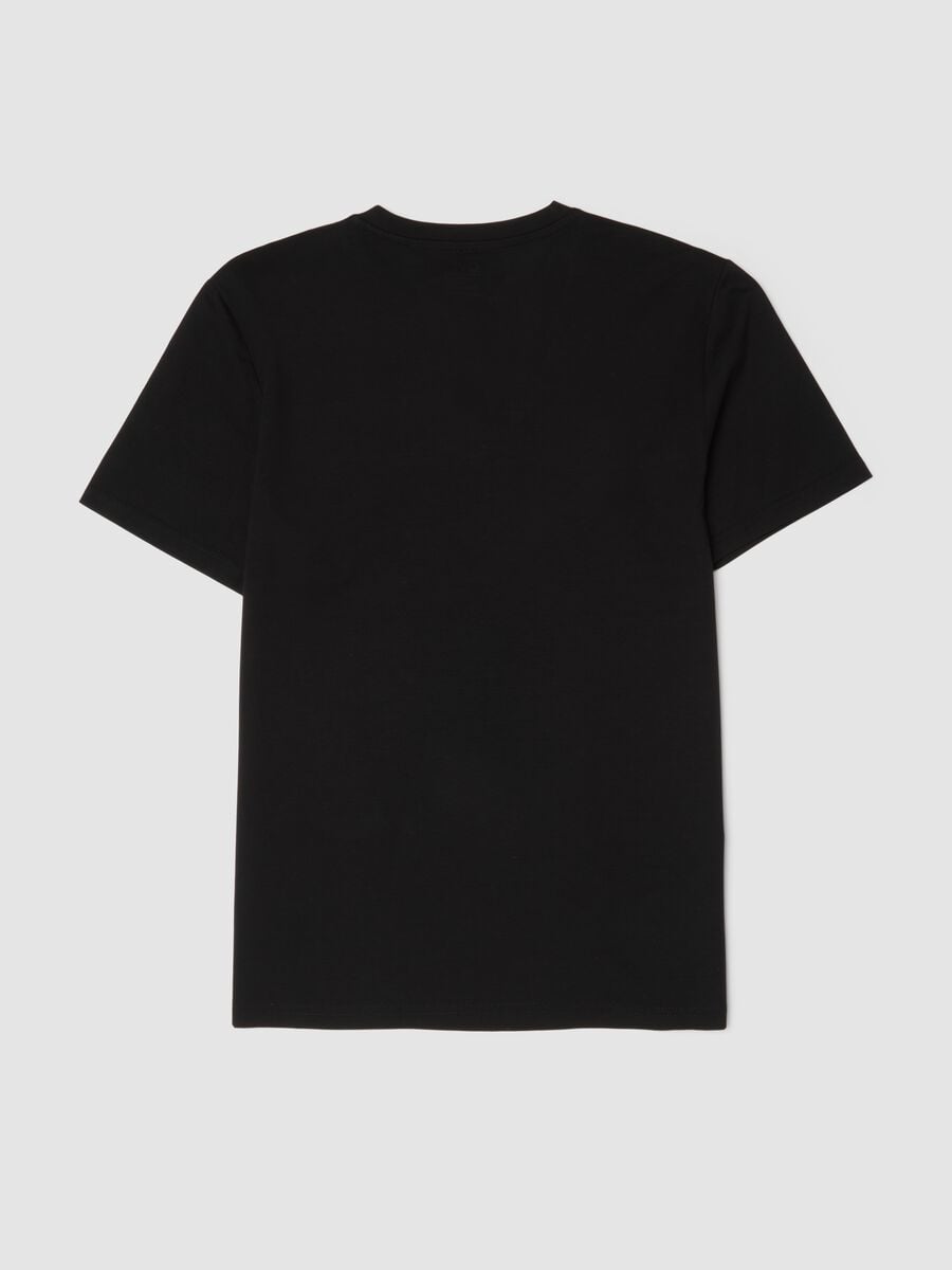 T-shirt preta em algod&atilde;o puro mercerizado com decote em V profundo_2