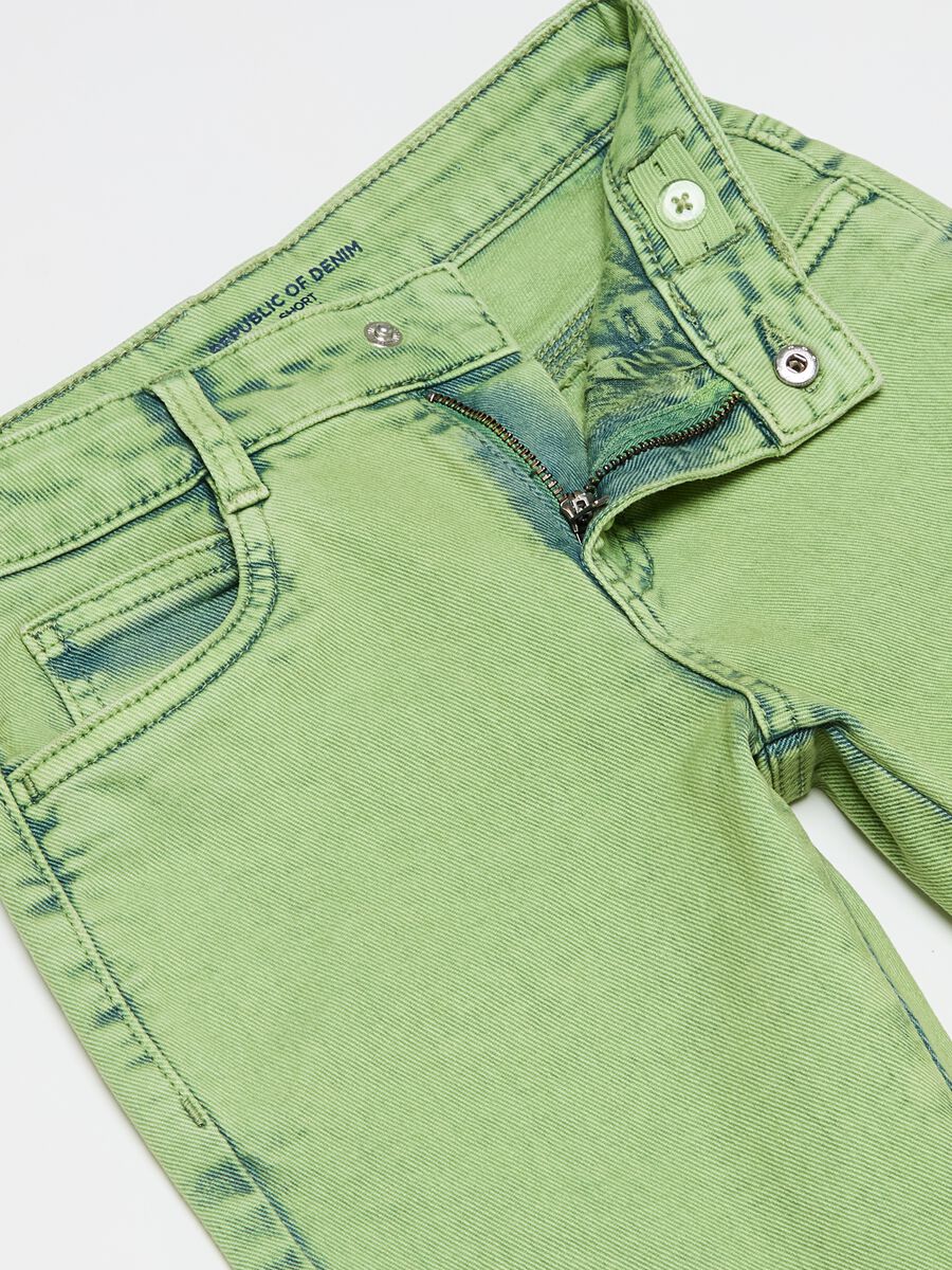 Overdyed denim Bermuda shorts with five pockets_2