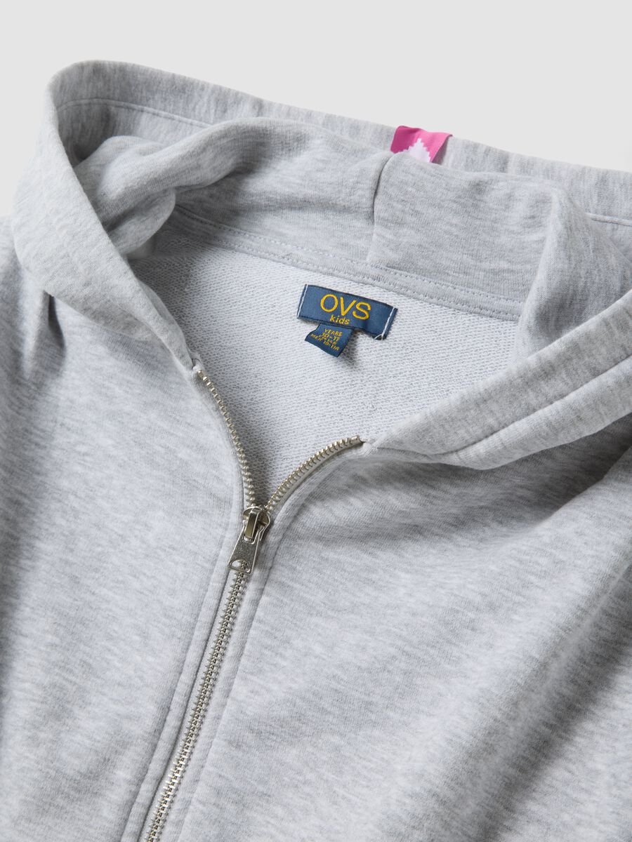 Kurzer grauer Hoodie aus Baumwollmix f&uuml;r M&auml;dchen_2