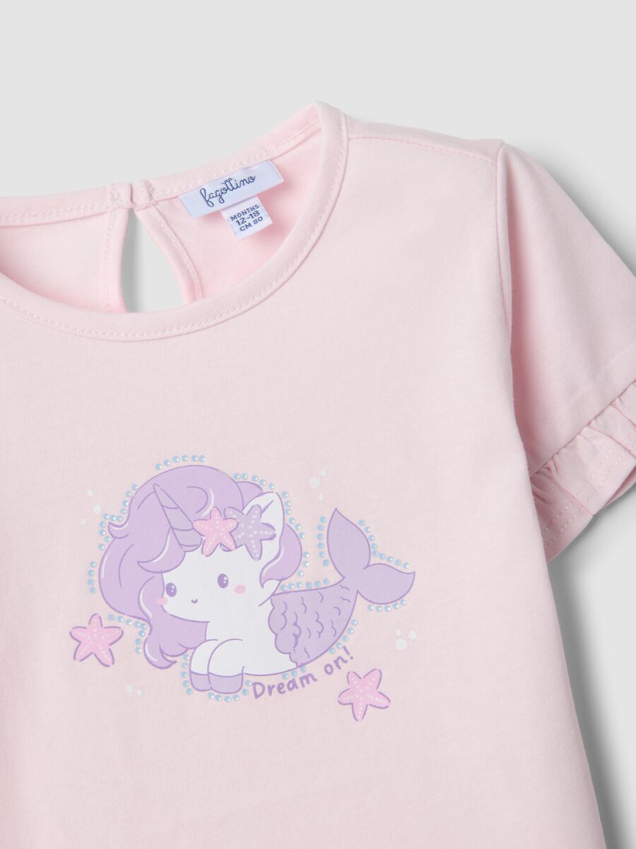 T-shirt rosa em puro algod&atilde;o org&acirc;nico para beb&eacute; menina com estampado e folhos_2