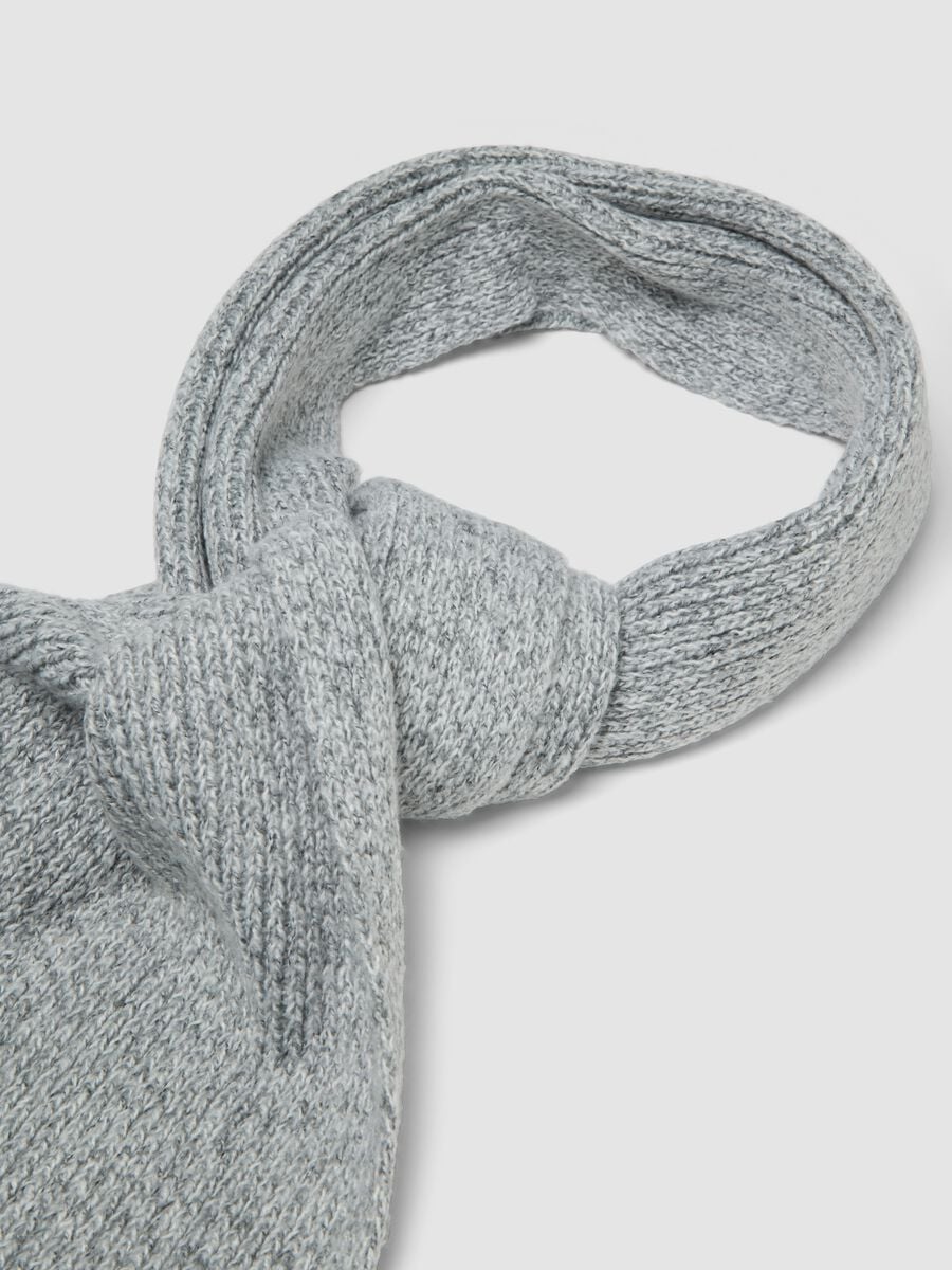 Light grey rib-knit scarf_1