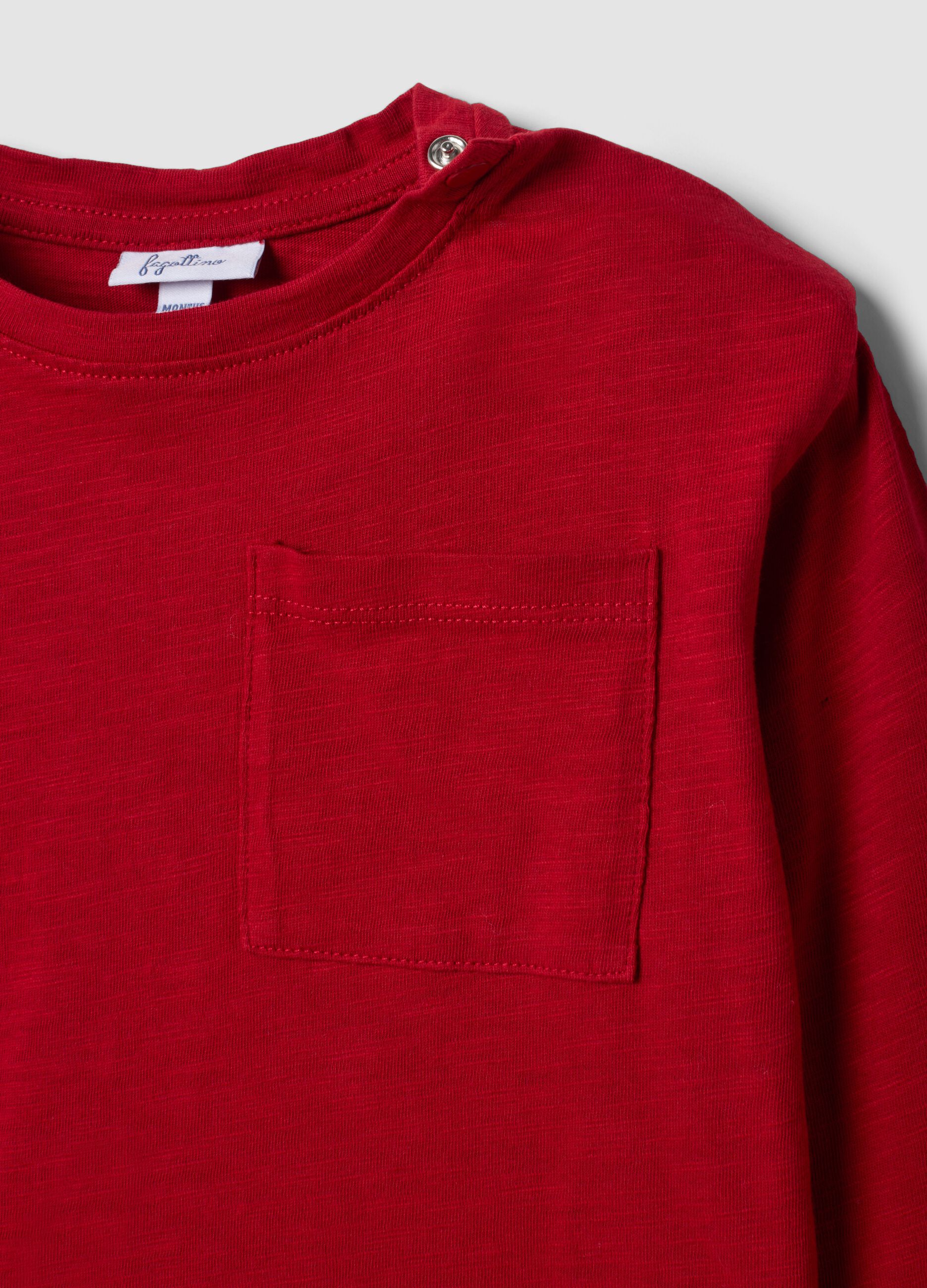 T-shirt rossa in puro cotone organico con girocollo e taschino