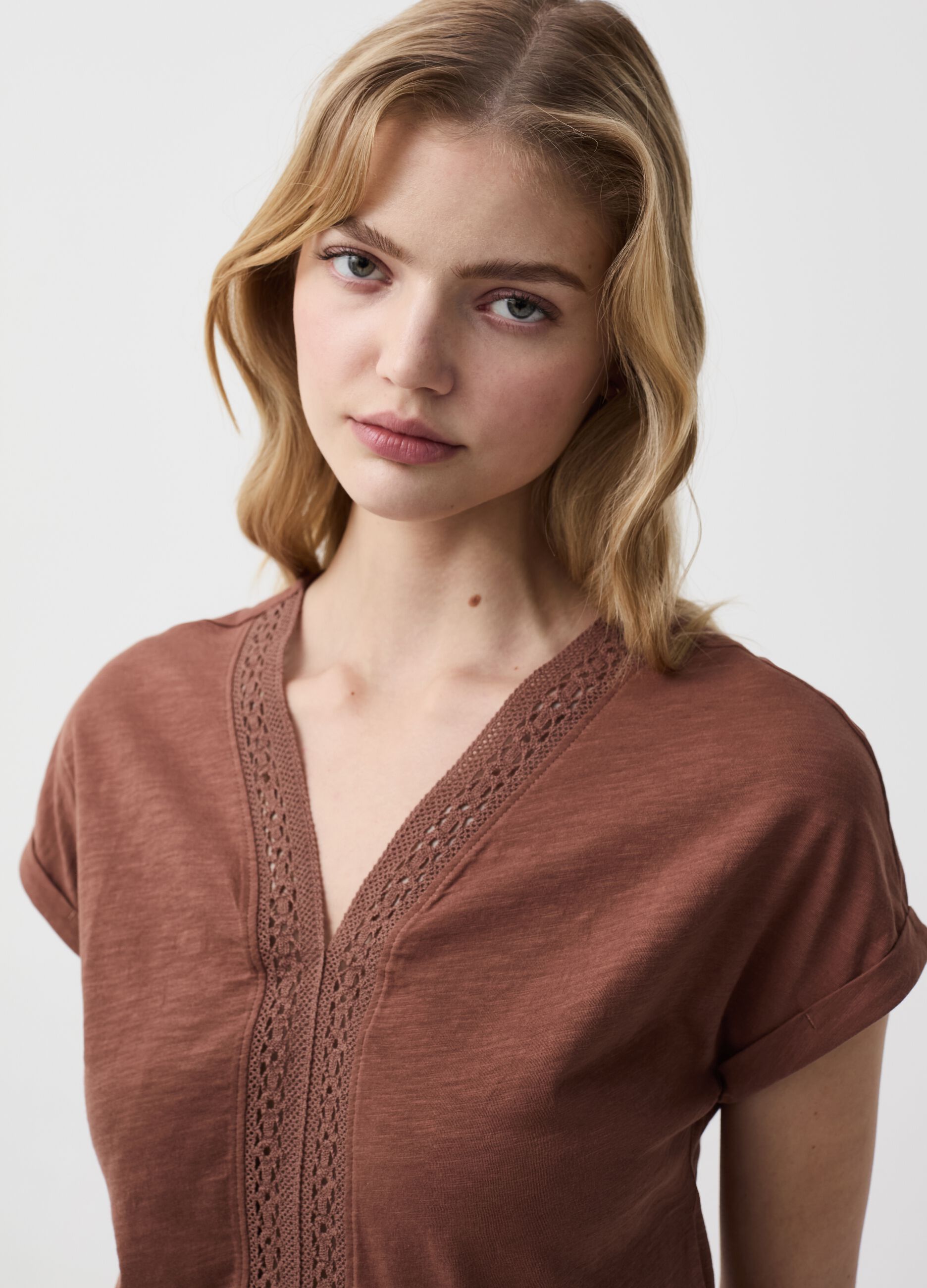 Cotton T-shirt with crochet insert