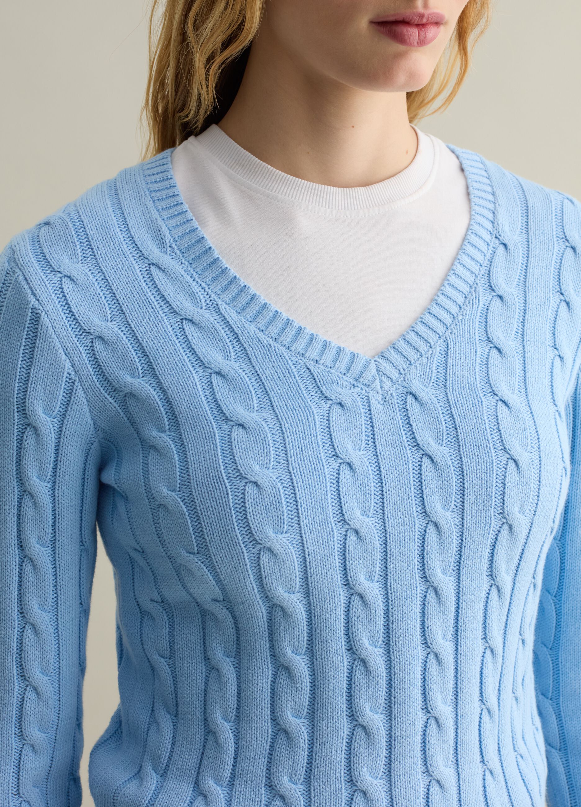 Cable-knit pullover with V neck