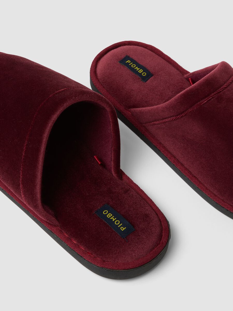 Red lined slippers for home wear_2