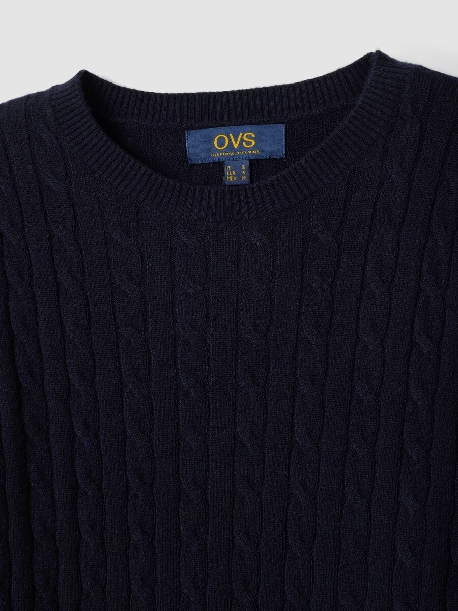 Camisola azul-marinho de gola redonda com tran&ccedil;as, corte regular_5