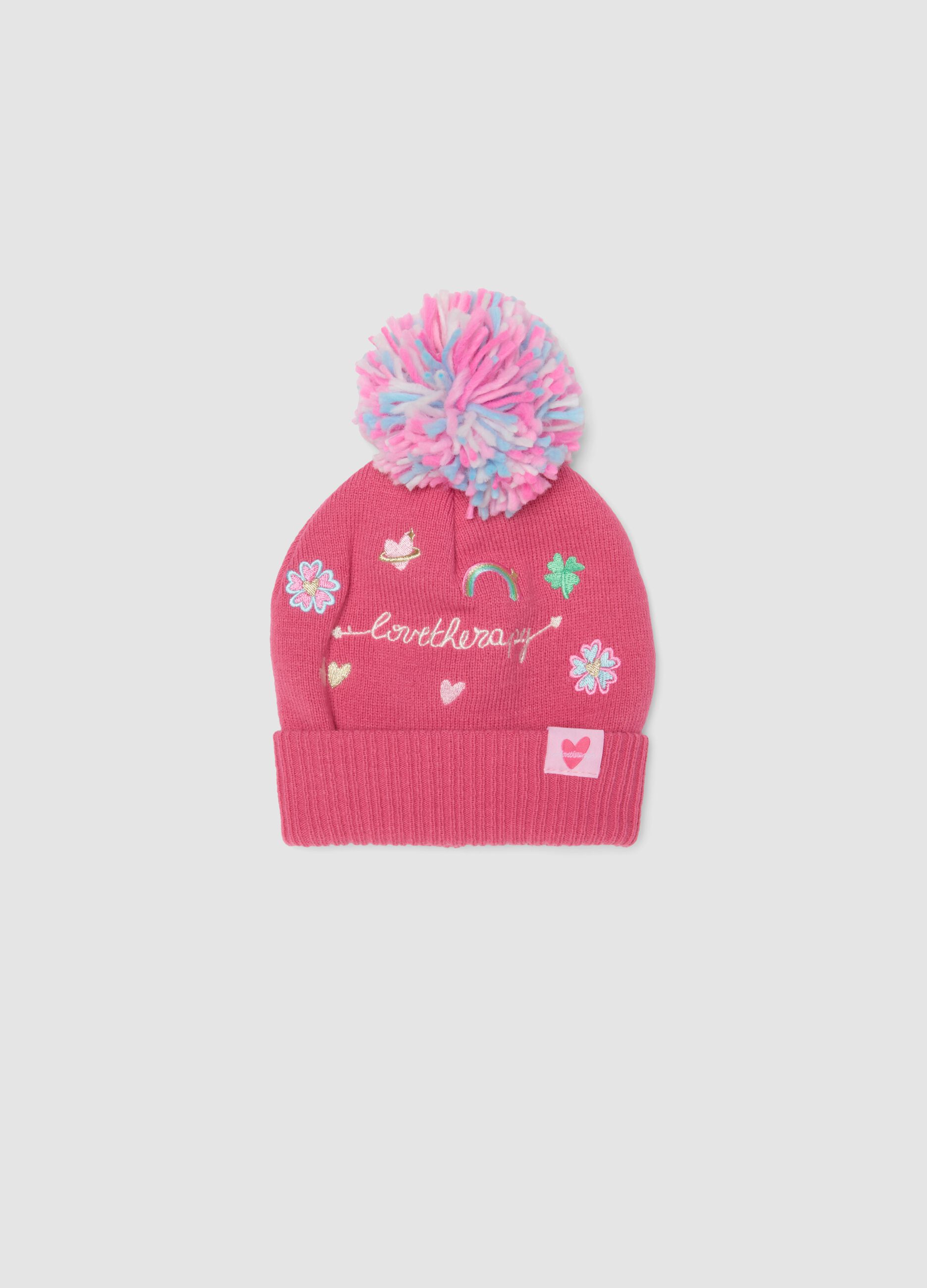 Cappello rosa in maglia con pon pon e ricami