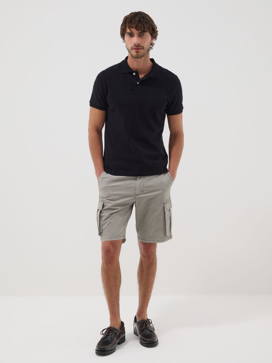 Graue Cargo-Shorts aus elastischer Baumwolle_0