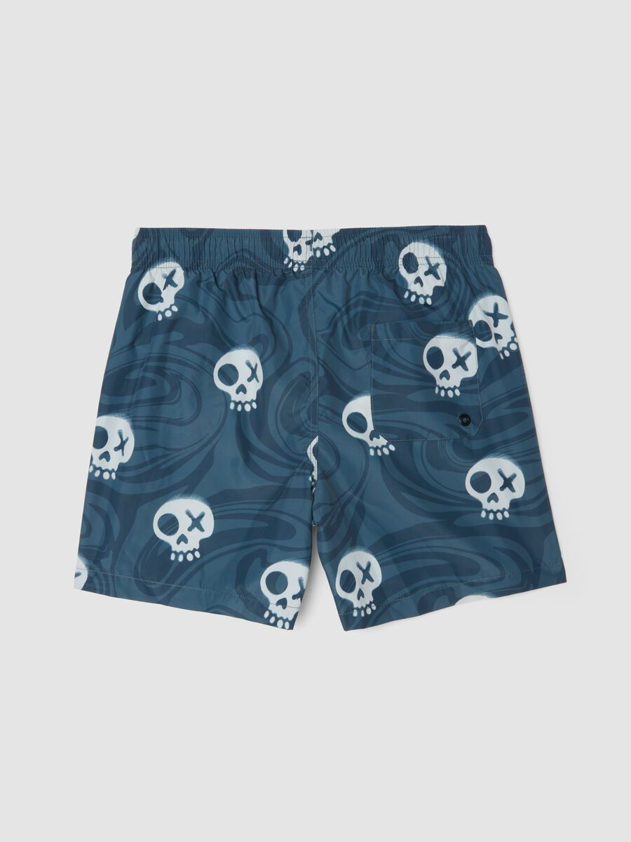 Short de bain bleu &agrave; imprim&eacute; t&ecirc;tes de mort_1