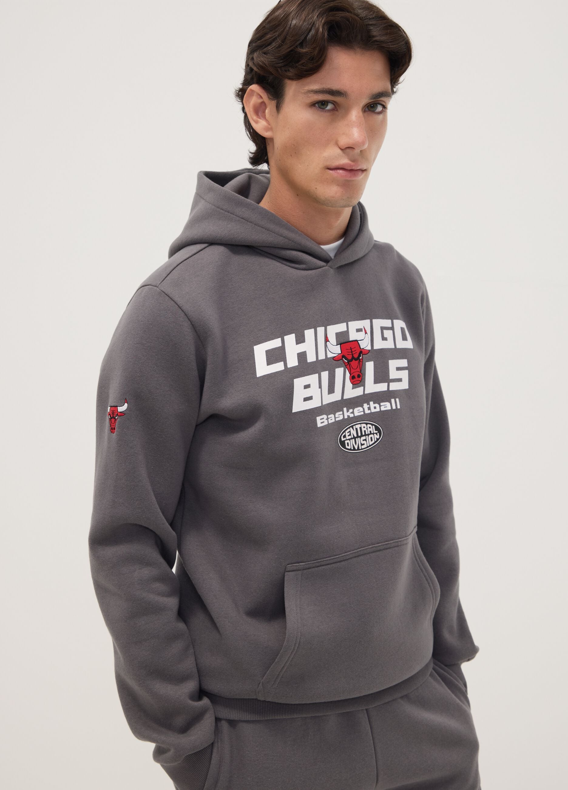 Sweat com capuz cinzenta em mistura de algod&atilde;o com estampado Chicago Bulls