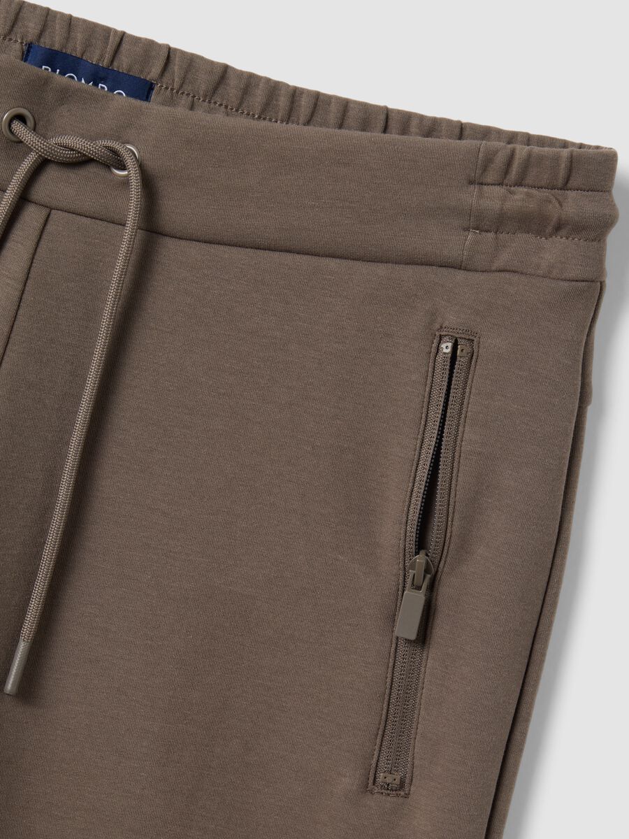 Brown regular fit stretch cotton blend shorts_5