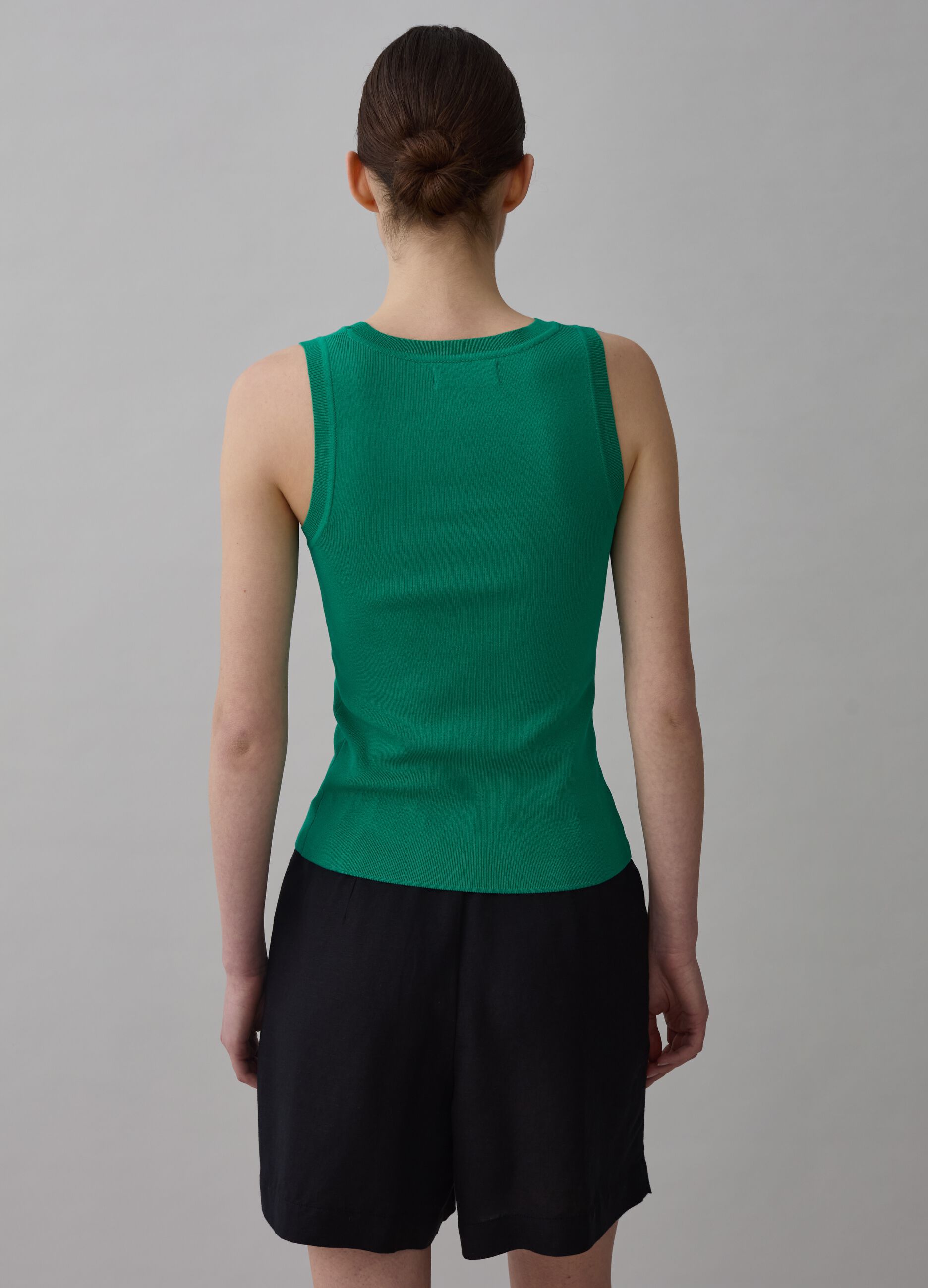 Ribbed tank top with round neckline