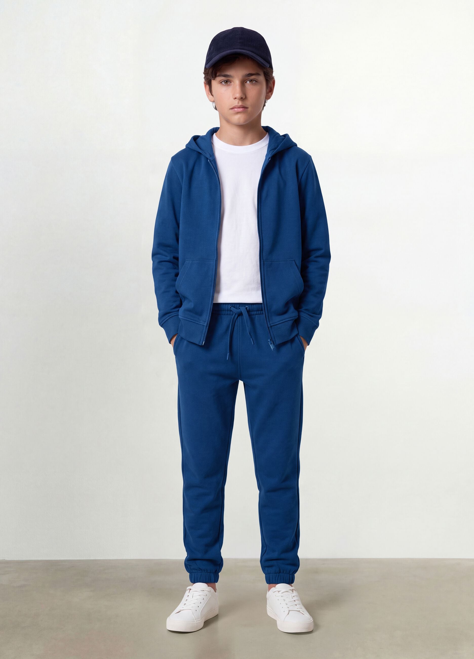 Sweatshirt azul com capuz para rapaz em algod&atilde;o org&acirc;nico, corte regular