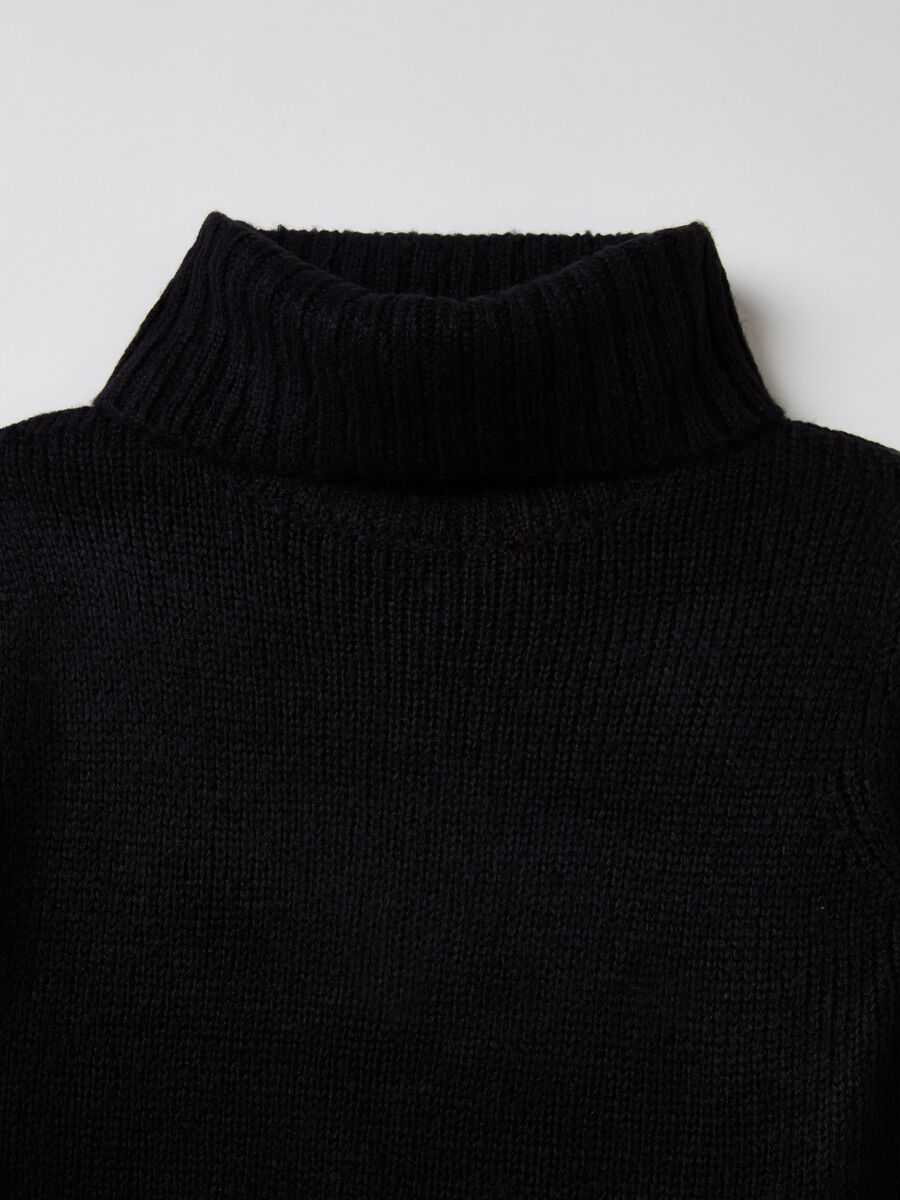 Cropped pullover with high neck_2