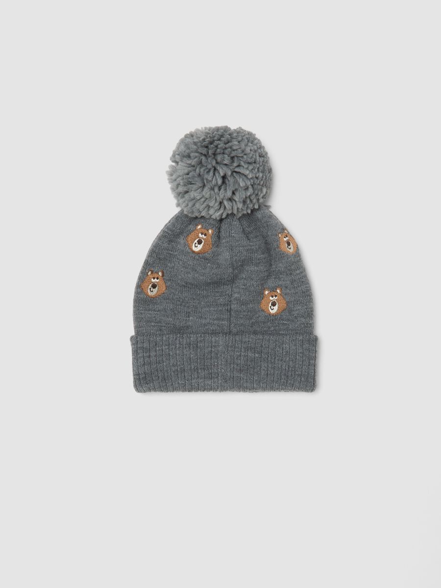 Grey knitted hat with pom pom and teddy bear pattern_1
