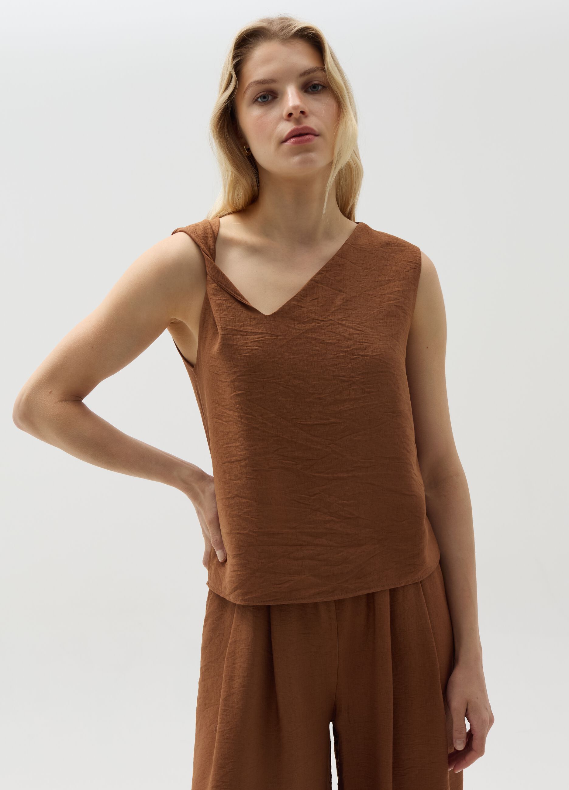 Crinkle-effect tank top with asymmetric neckline