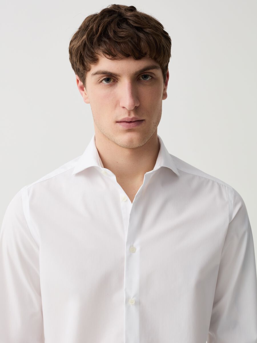 Slim-fit shirt in no-iron cotton_0