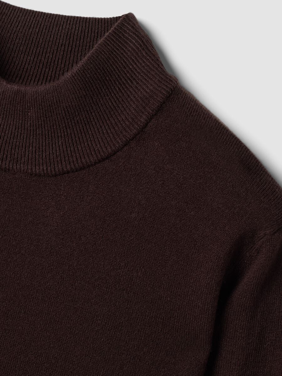 Braunes Longsleeve mit Stehkragen, Regular Fit_5