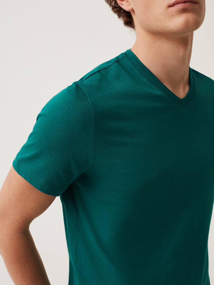 Camiseta de algodón orgánico con cuello de pico_3