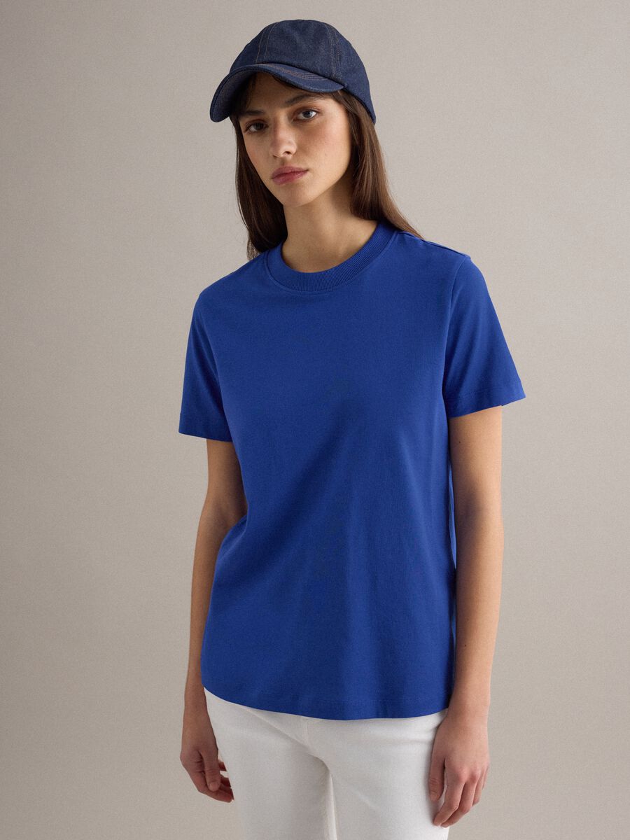 &Mu;&pi;&lambda;&epsilon; &beta;&alpha;&mu;&beta;&alpha;&kappa;&epsilon;&rho;ό T-shirt &mu;&epsilon; &sigma;&tau;&rho;&omicron;&gamma;&gamma;&upsilon;&lambda;ή &lambda;&alpha;&iota;&mu;ό&kappa;&omicron;&psi;&eta; regular fit_1