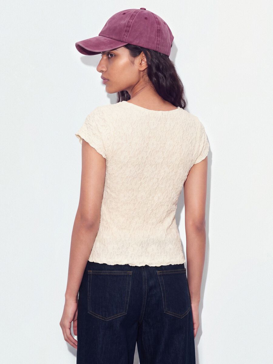 White stretch T-shirt with raised floral texture_2