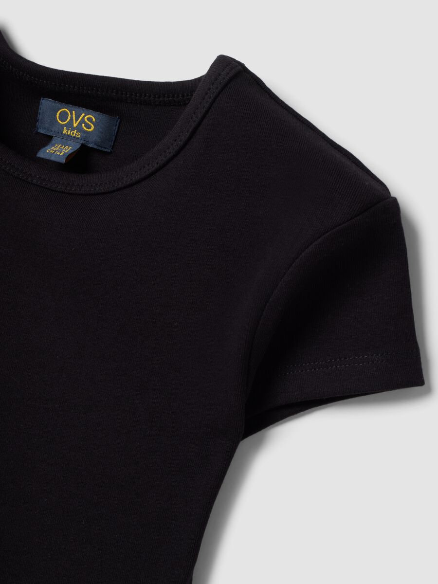 Schwarzes, figurbetontes Kurzarm-T-Shirt aus elastischer Bio-Baumwolle f&uuml;r M&auml;dchen_2