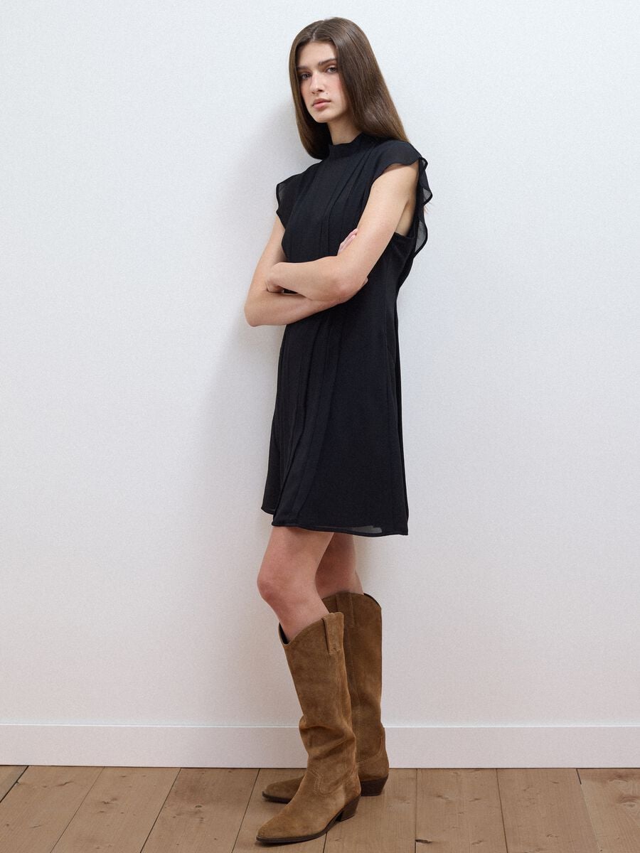 Black relaxed-fit dress with short ruffle sleeves_1