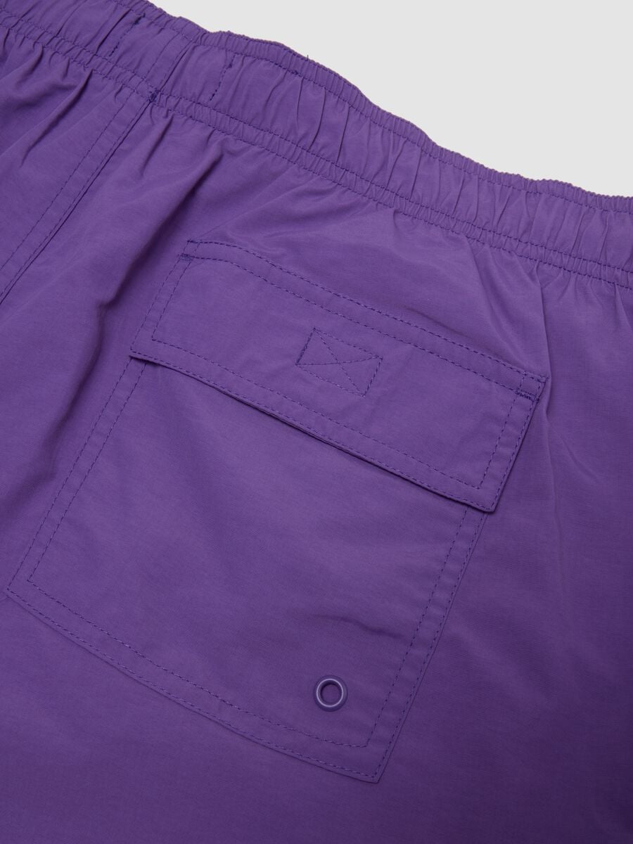 Violette Badeshorts mit elastischem Bund und Kordelzug_5