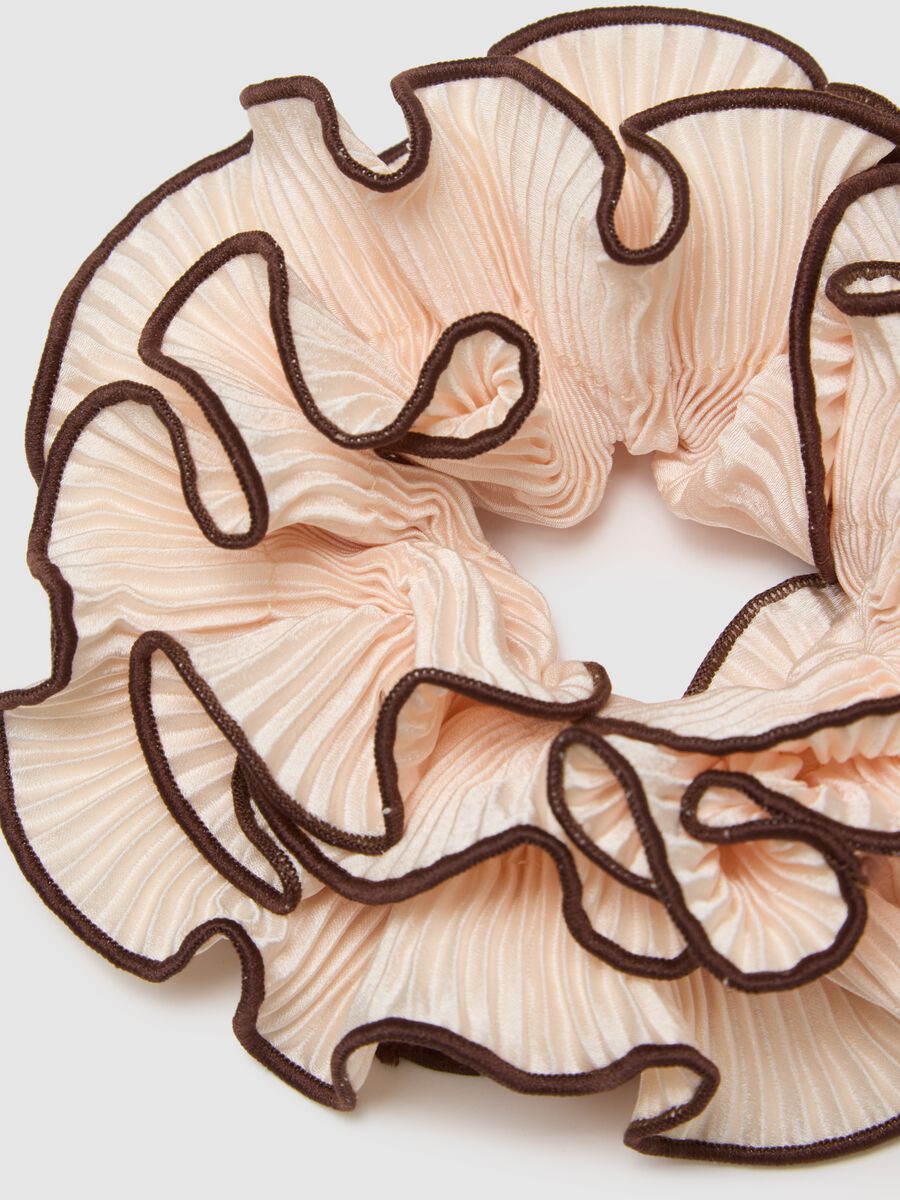 Multicolour hair clip with ruffled design_2