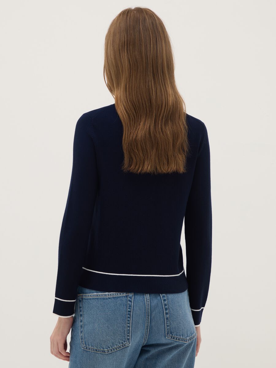 Regular fit blue crew neck jumper with contrast details_2