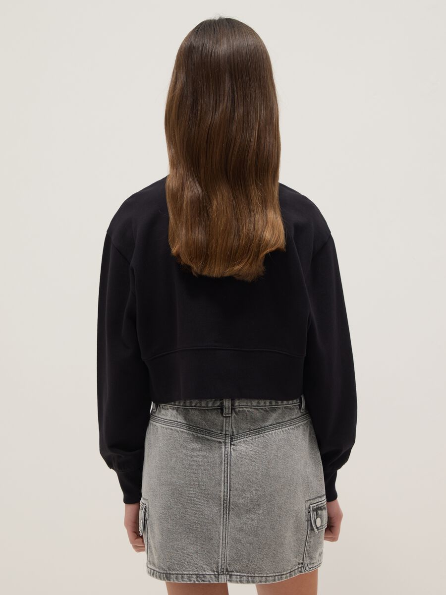 Camisola preta de gola redonda para rapariga em algod&atilde;o puro regular fit_1