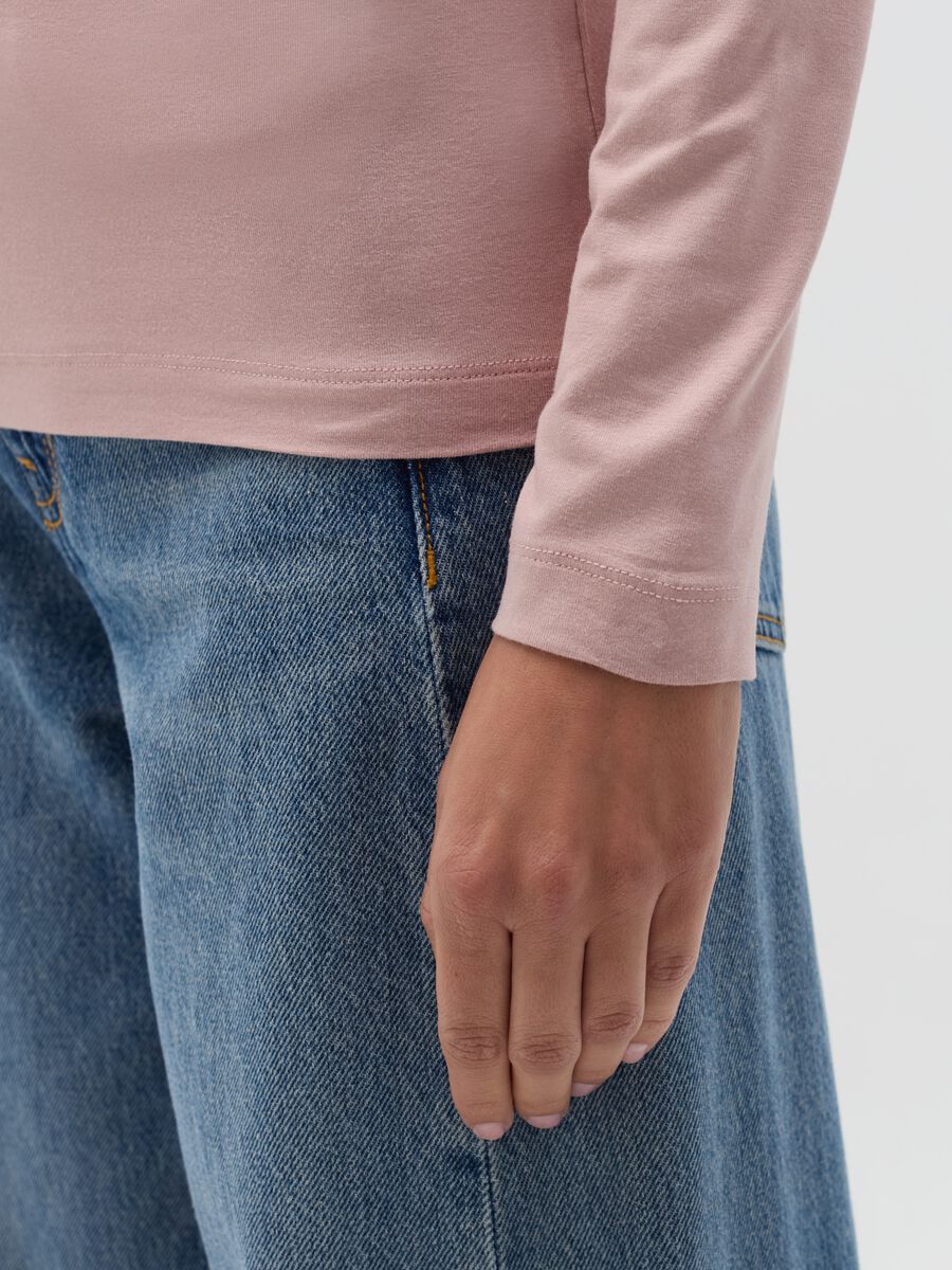 Long-sleeved T-shirt with high neck_2