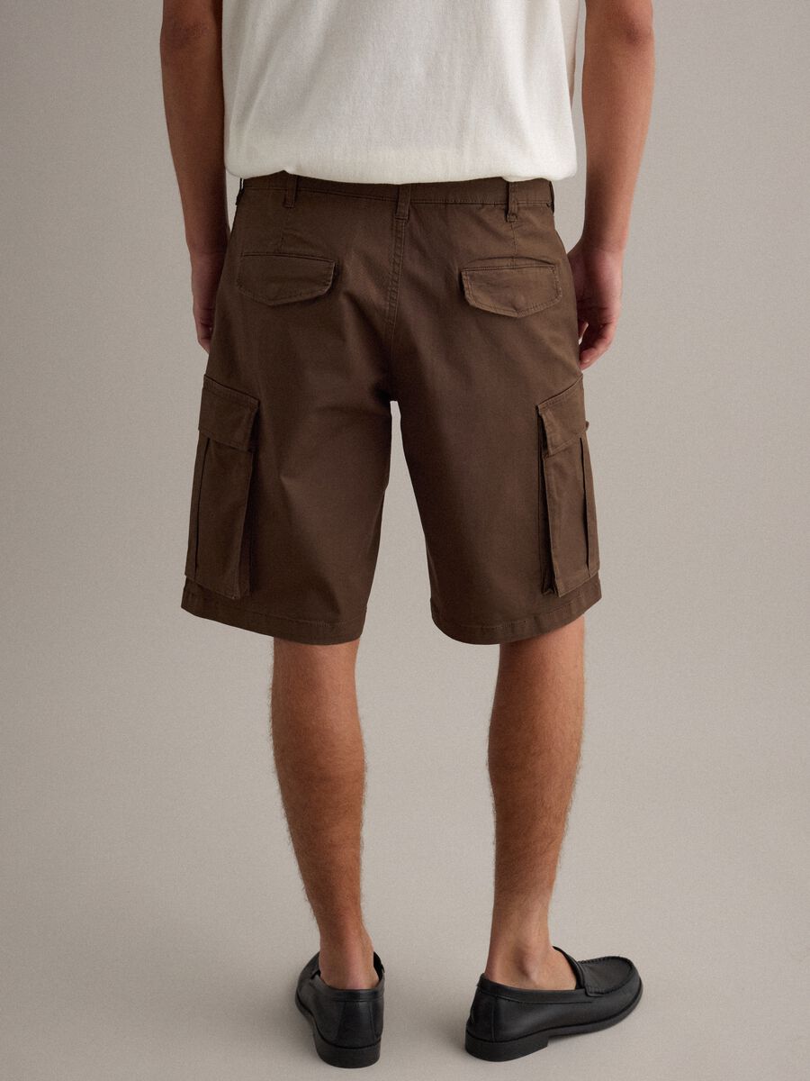 Braune Cargo-Shorts aus Stretch-Baumwolle, Regular Fit_2