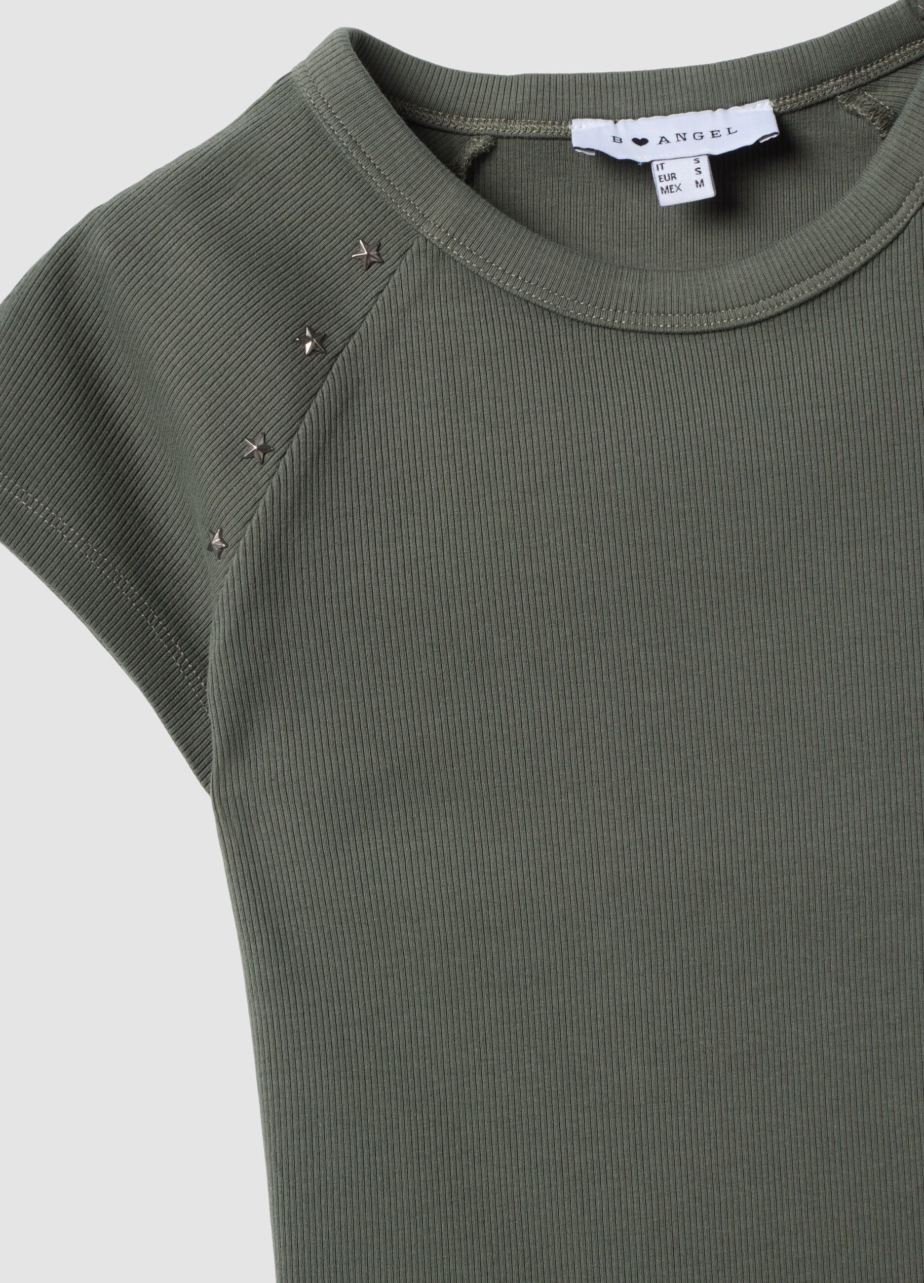Gr&uuml;nes, figurbetontes T-Shirt aus geripptem Stretch-Baumwollstoff mit Nieten