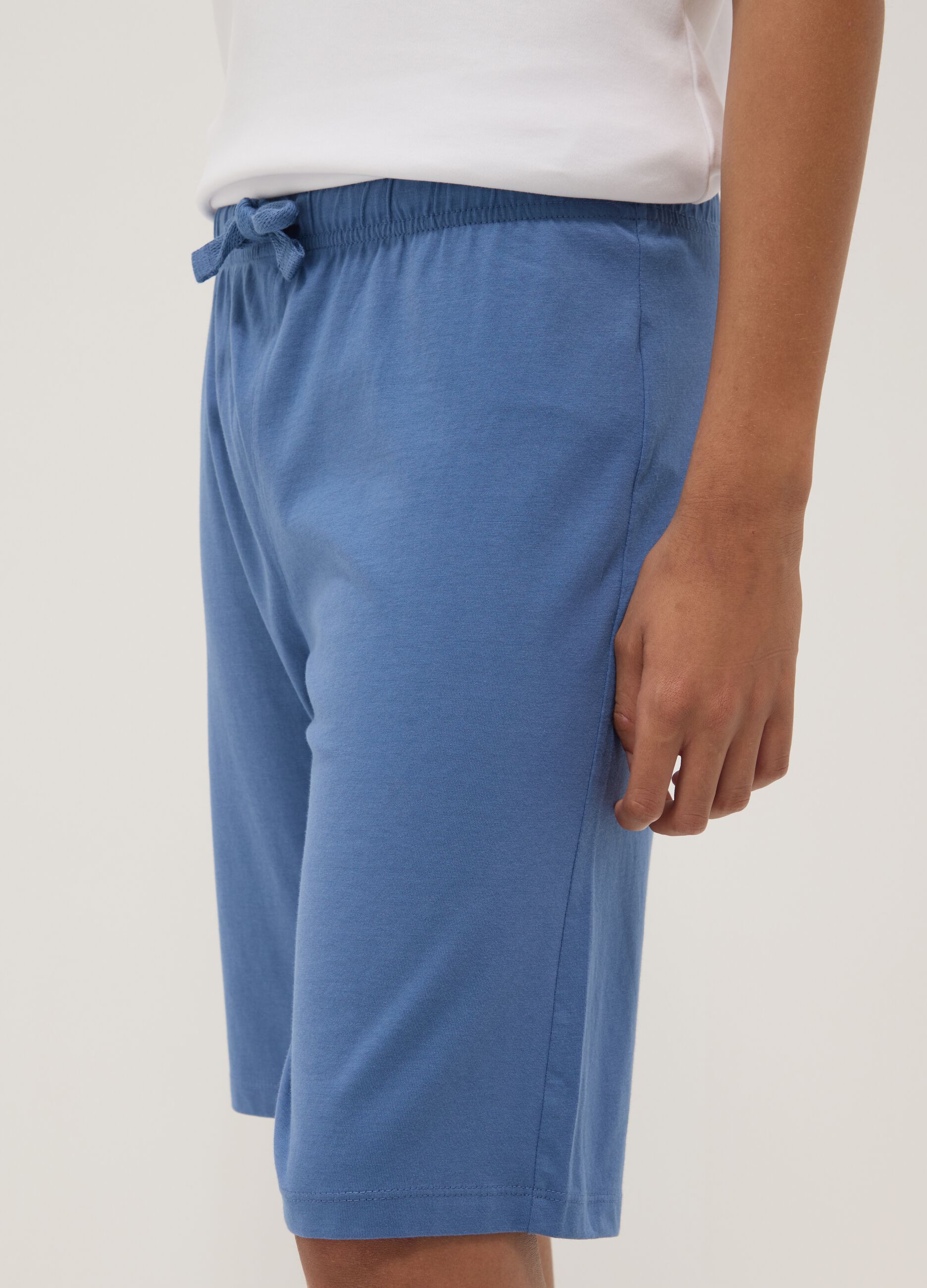 Boys&rsquo; light blue regular-fit shorts in pure organic cotton