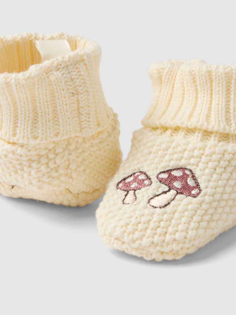 White 100% cotton baby booties with knitted cuff_2