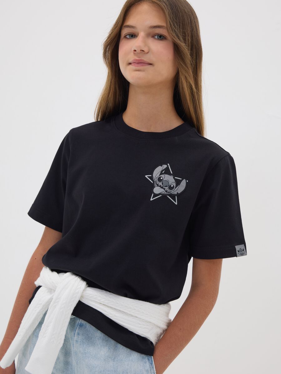 Schwarzes Boxy-Fit T-Shirt aus reiner Baumwolle mit Lilo & Stitch Print f&uuml;r M&auml;dchen_1