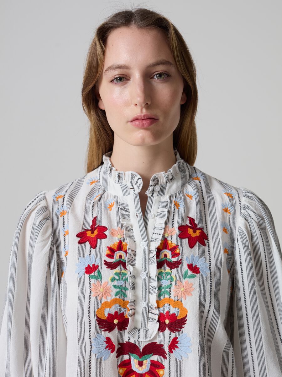 Striped blouse with flowers embroidery_1