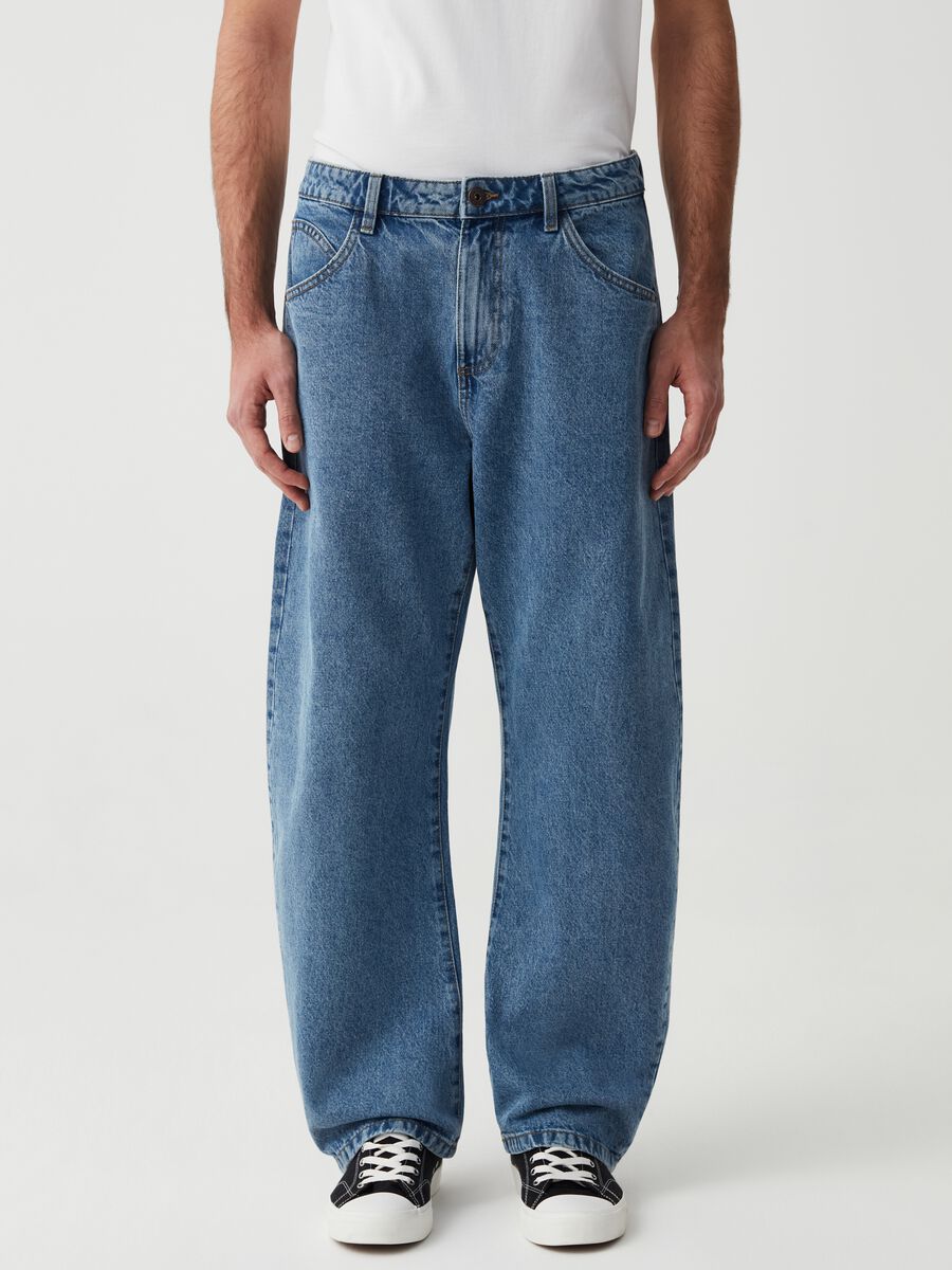 Wide-leg comfort-fit jeans_1