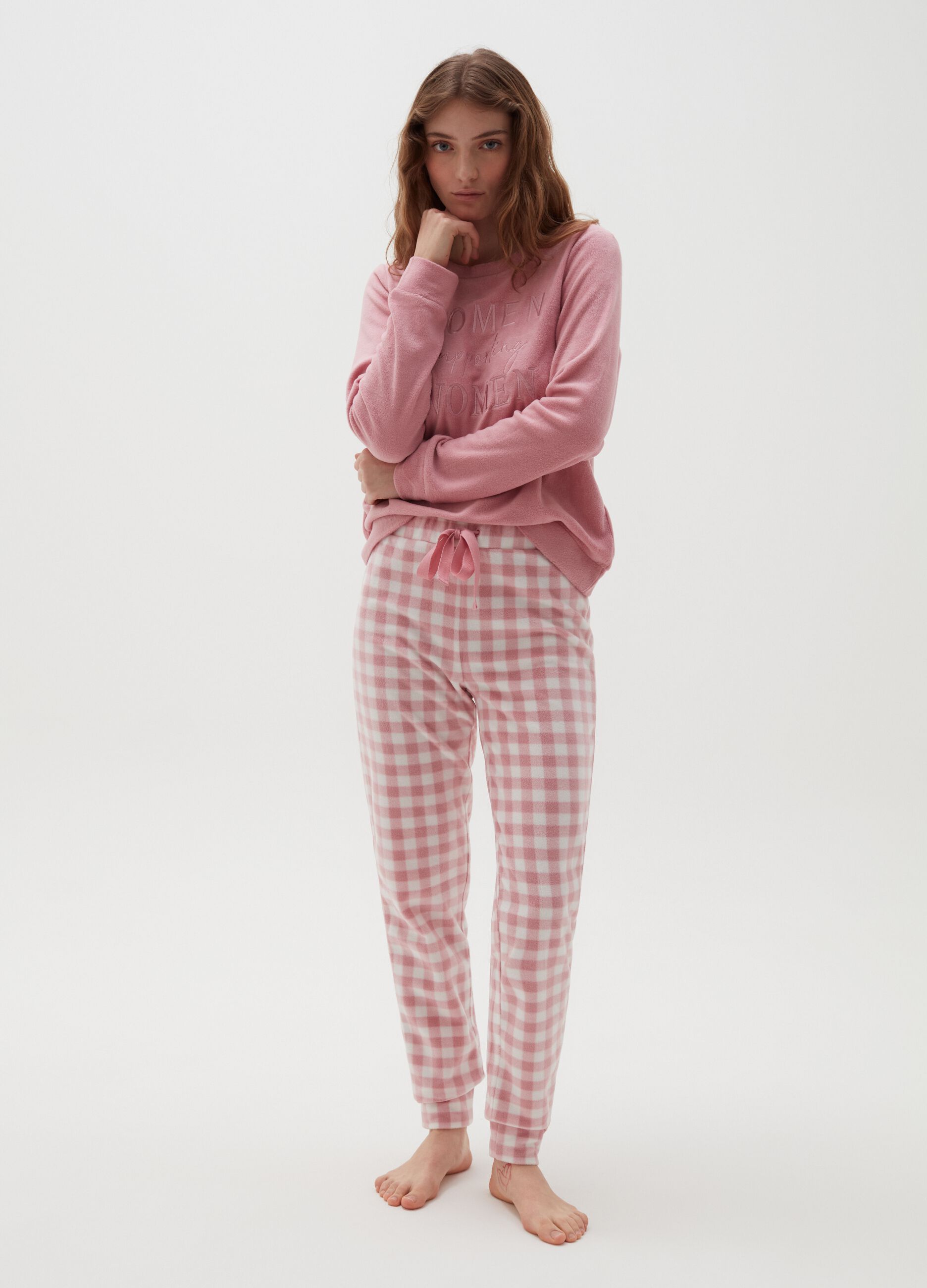 Pantalón pijama de felpilla con bordado