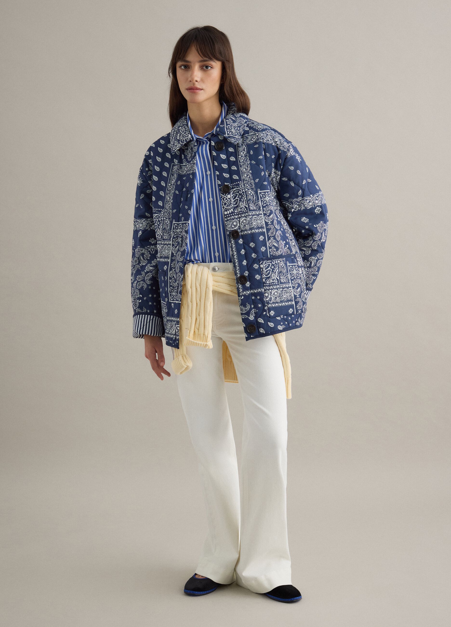 Mehrfarbige wattierte Jacke aus reiner Baumwolle mit regul&auml;rer Passform und Muster