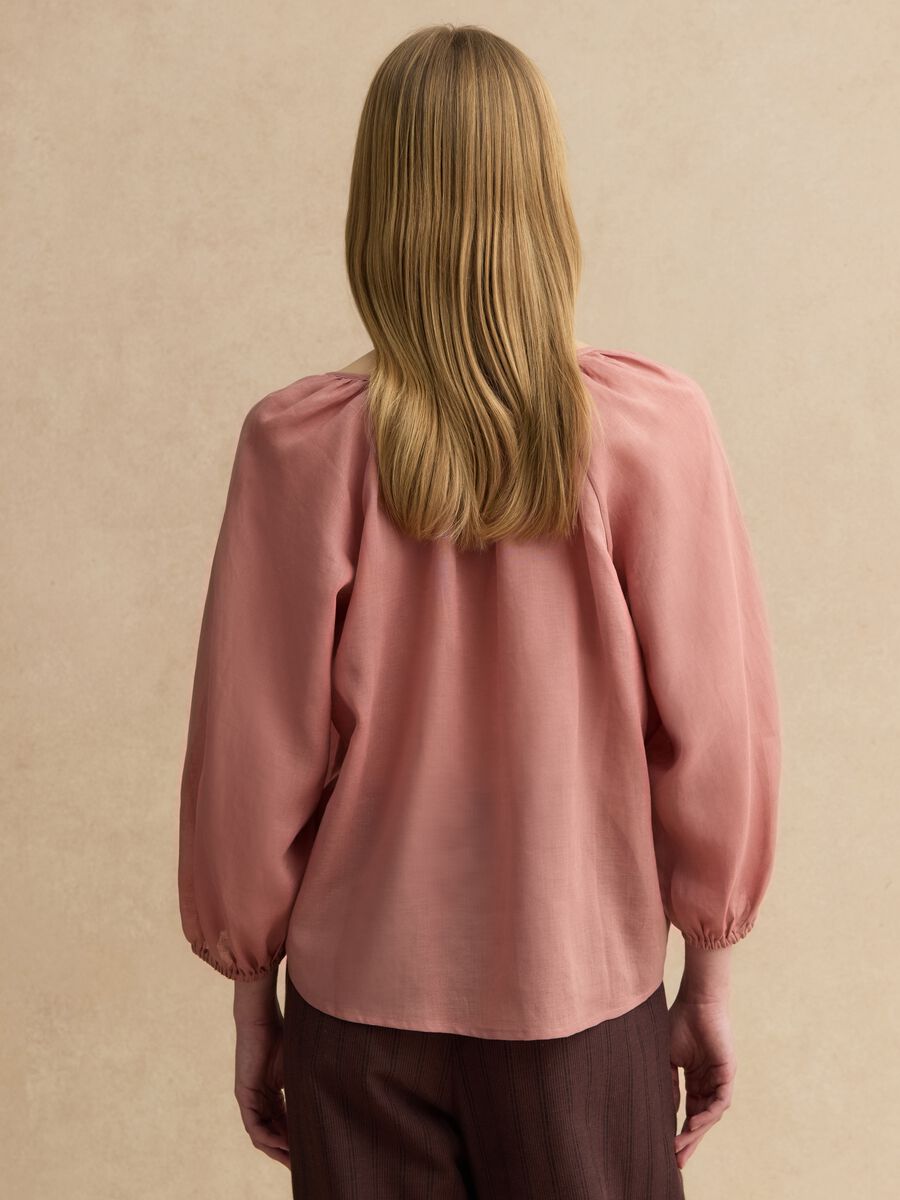 Camisa rosa em mistura de rami e lyocell com decote em V, corte regular_3