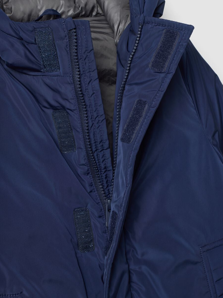 Navyblaue wattierte Jacke mit Kapuze_2