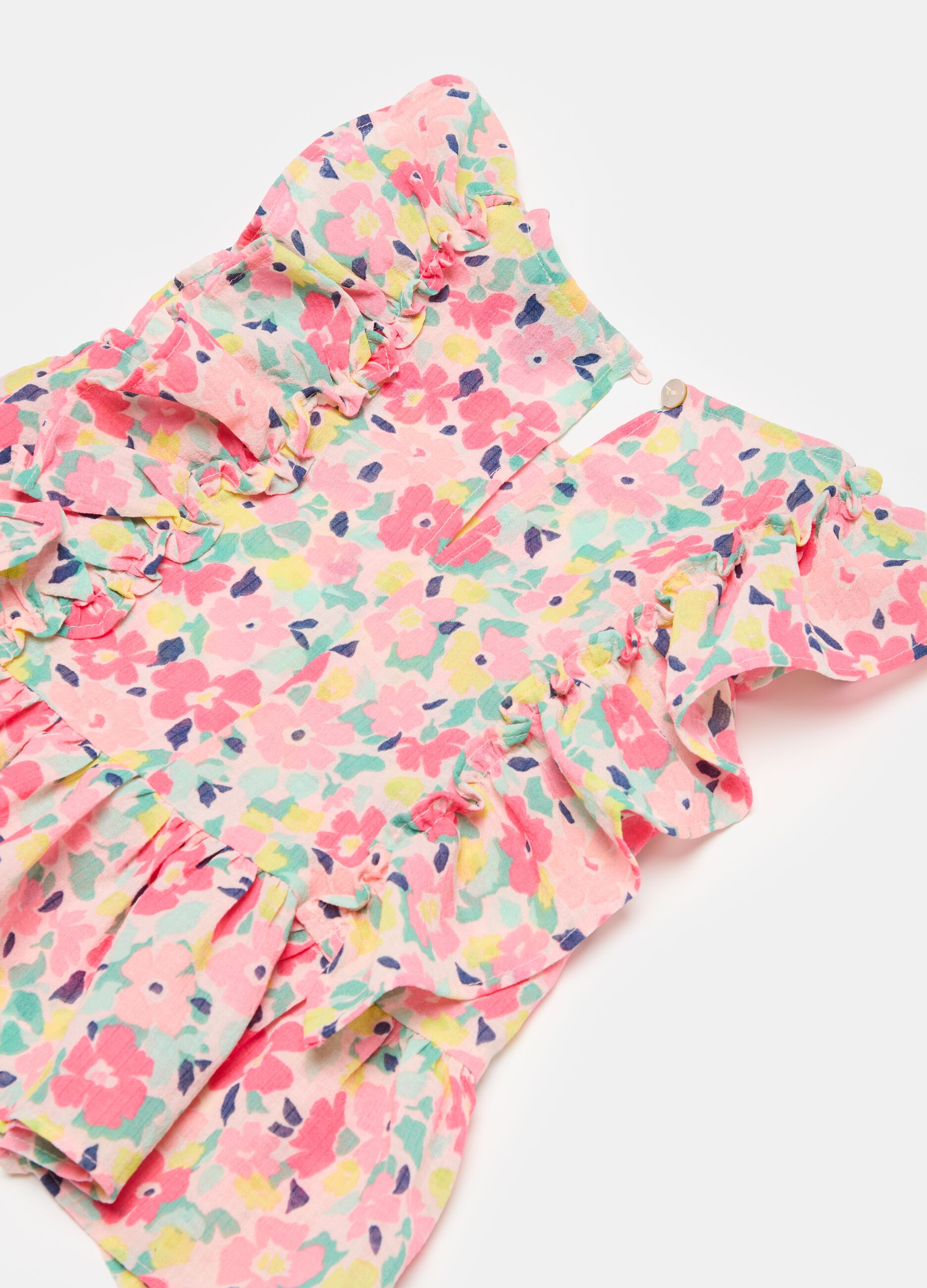 Blouse with floral print and flounce