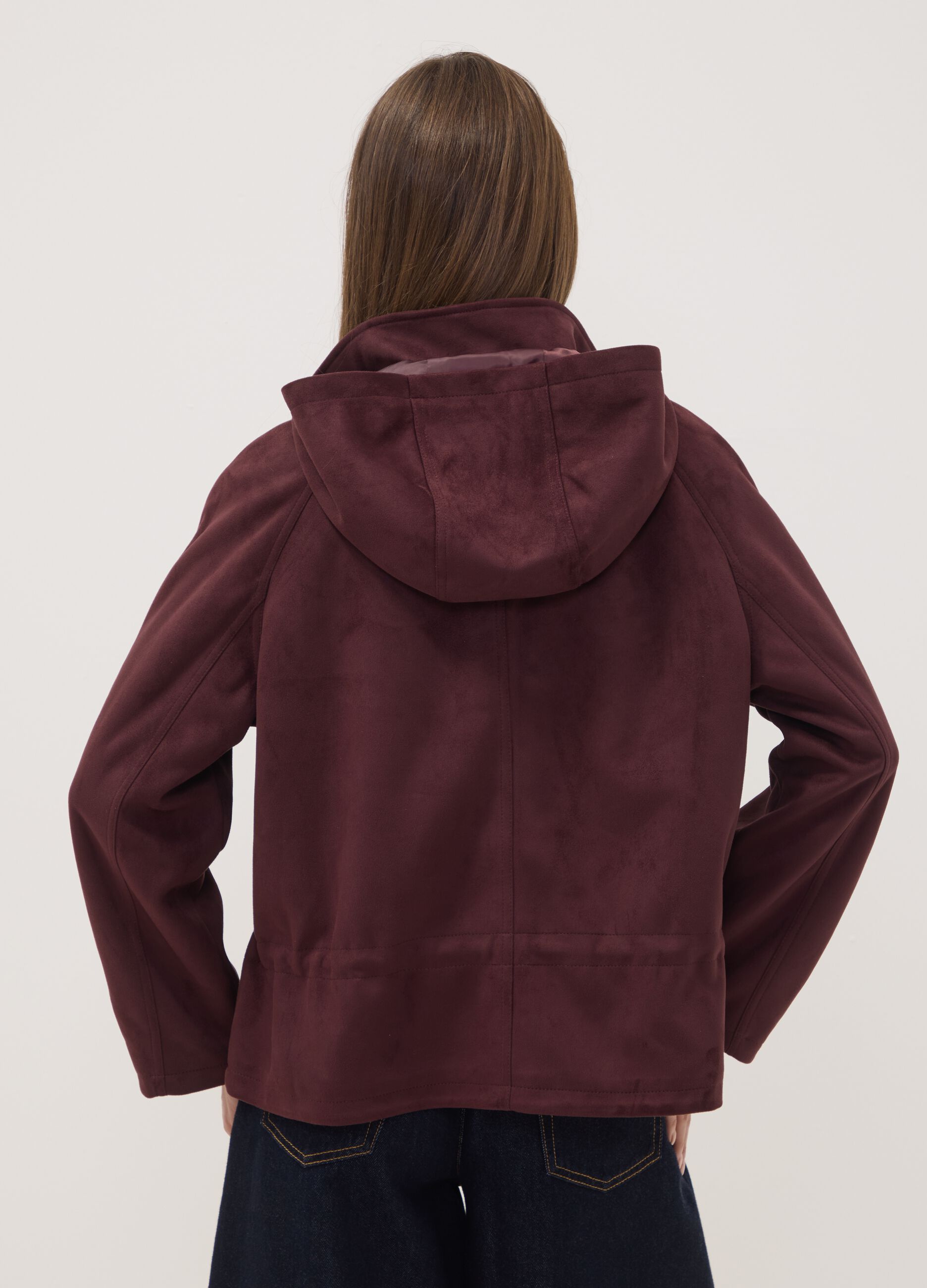 Parka viola con cappuccio e chiusura zip e bottoni