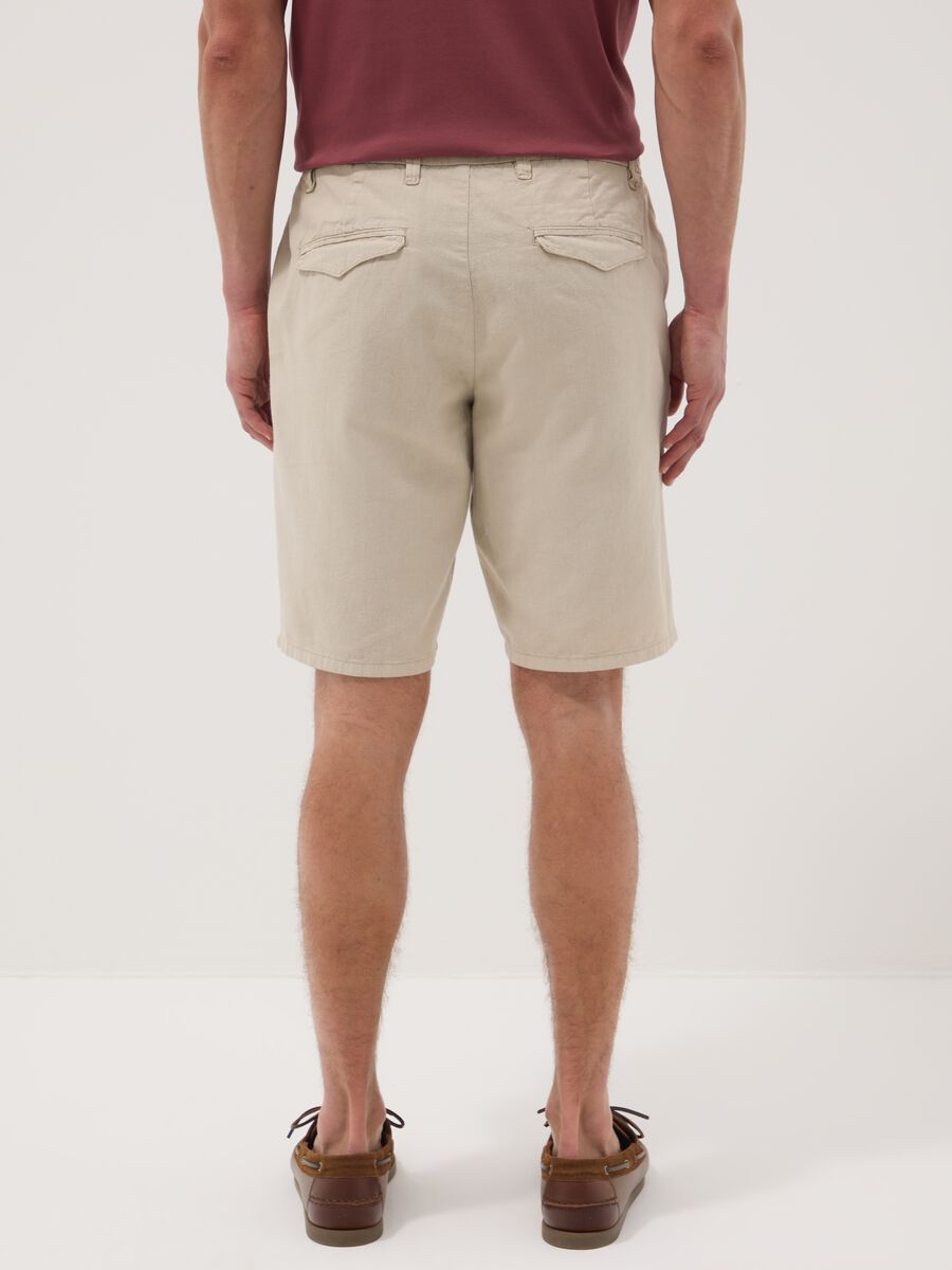 Beige linen and cotton blend chino shorts_2
