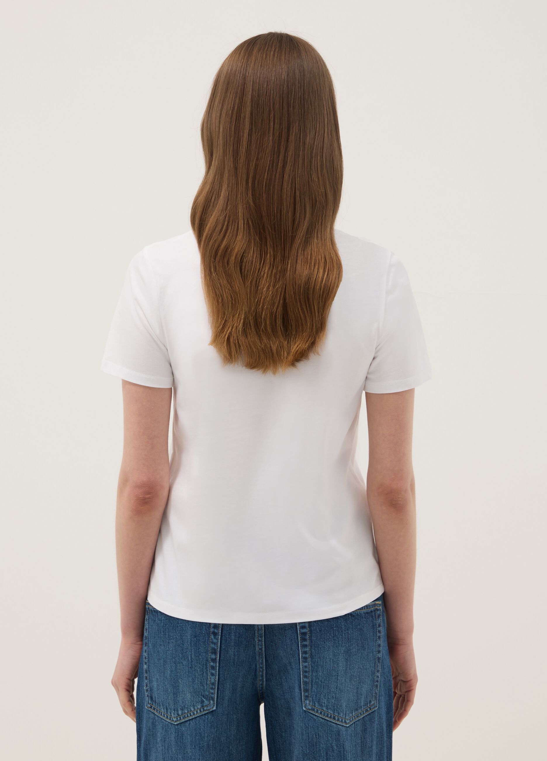 Camiseta blanca de algod&oacute;n puro con estampado frontal