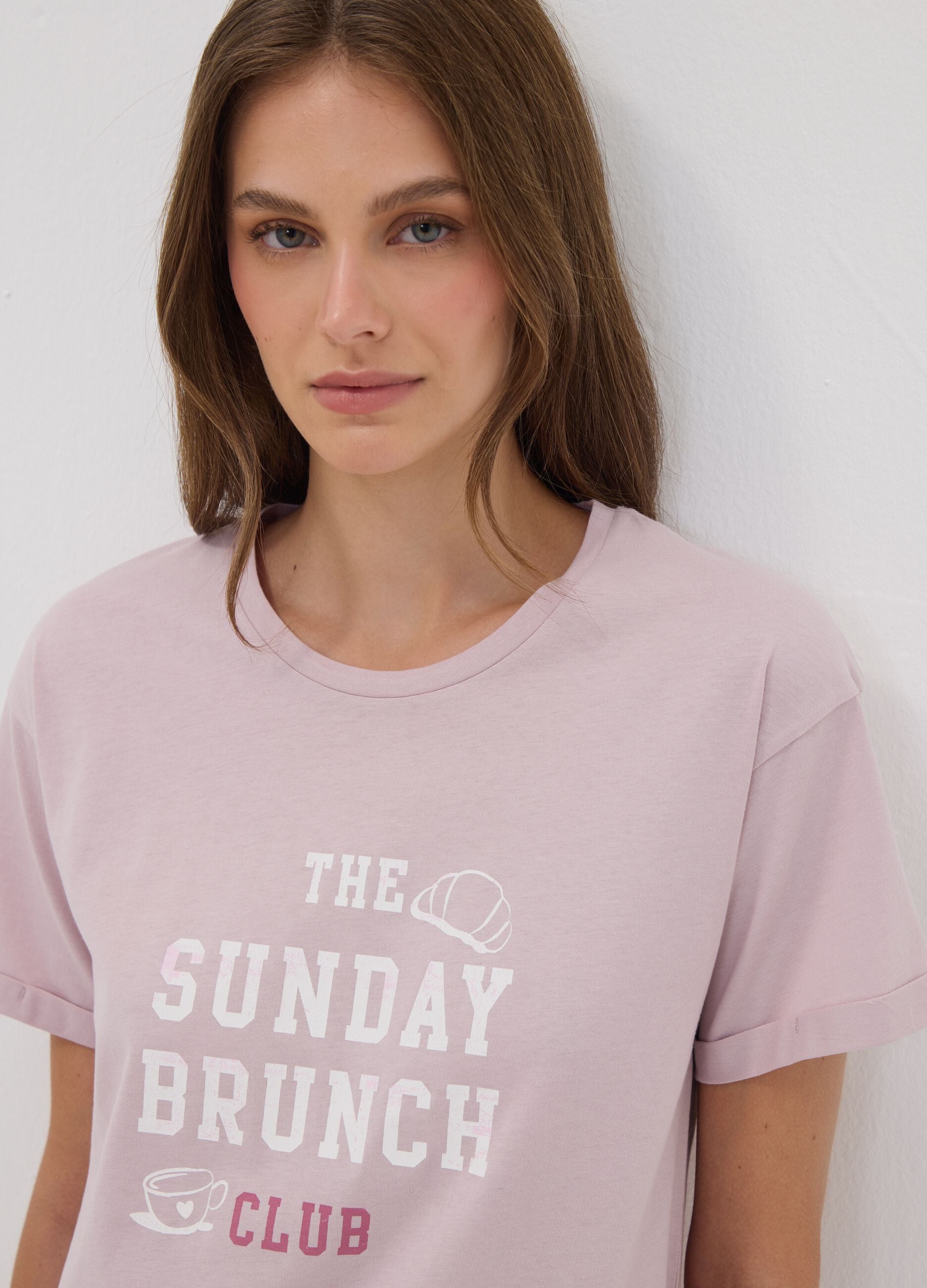 Camicia da notte rosa in puro cotone organico a girocollo con scritte frontali
