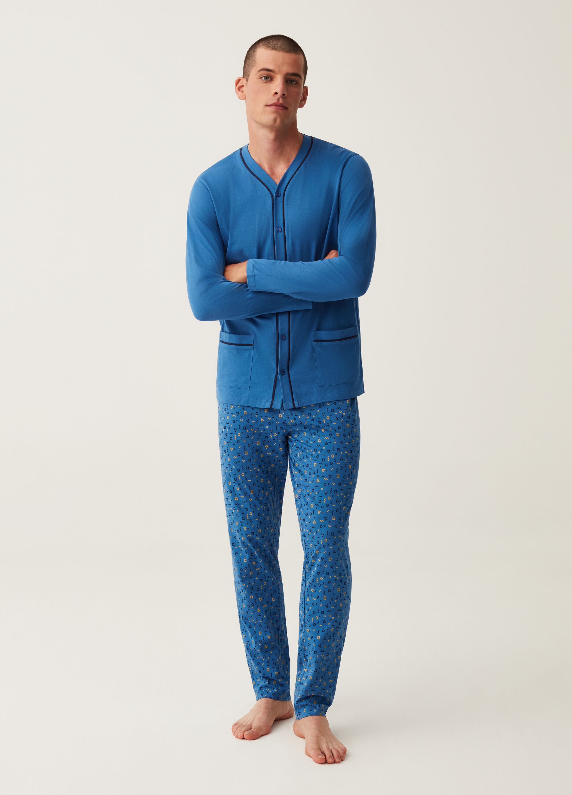 Full-length pyjamas with contrasting piping_0