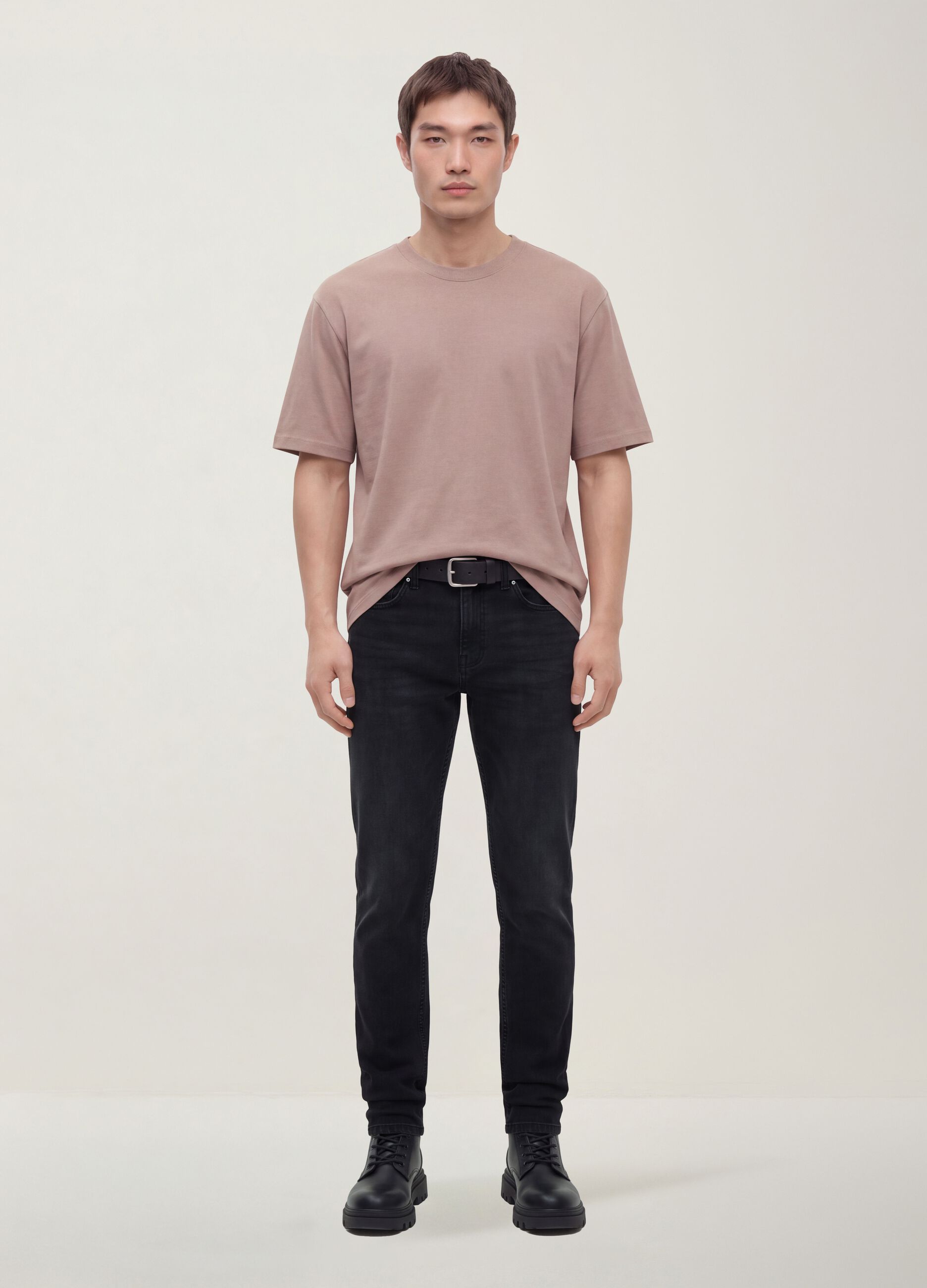 T-shirt rosa em algod&atilde;o puro com decote redondo, corte relaxed
